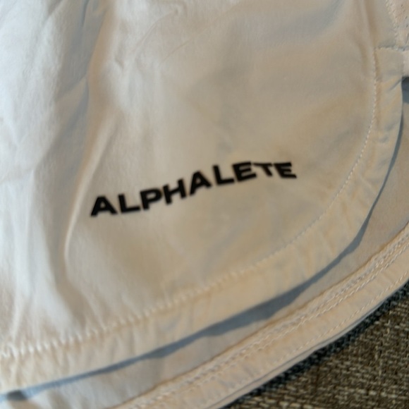 Alphalete Active Shorts white high visibility - Picture 7 of 11